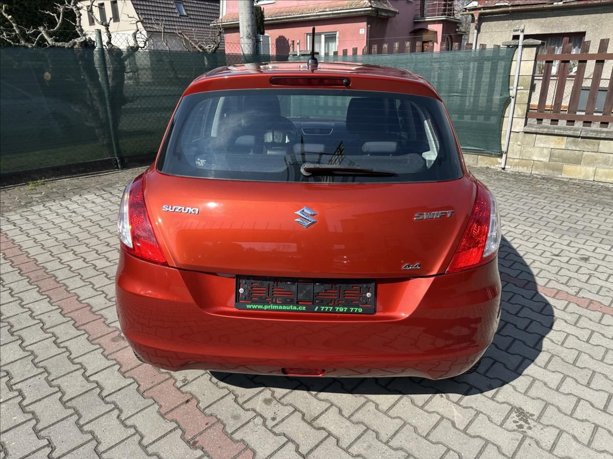 Suzuki Swift, 1,2 4x4 - fotka 4
