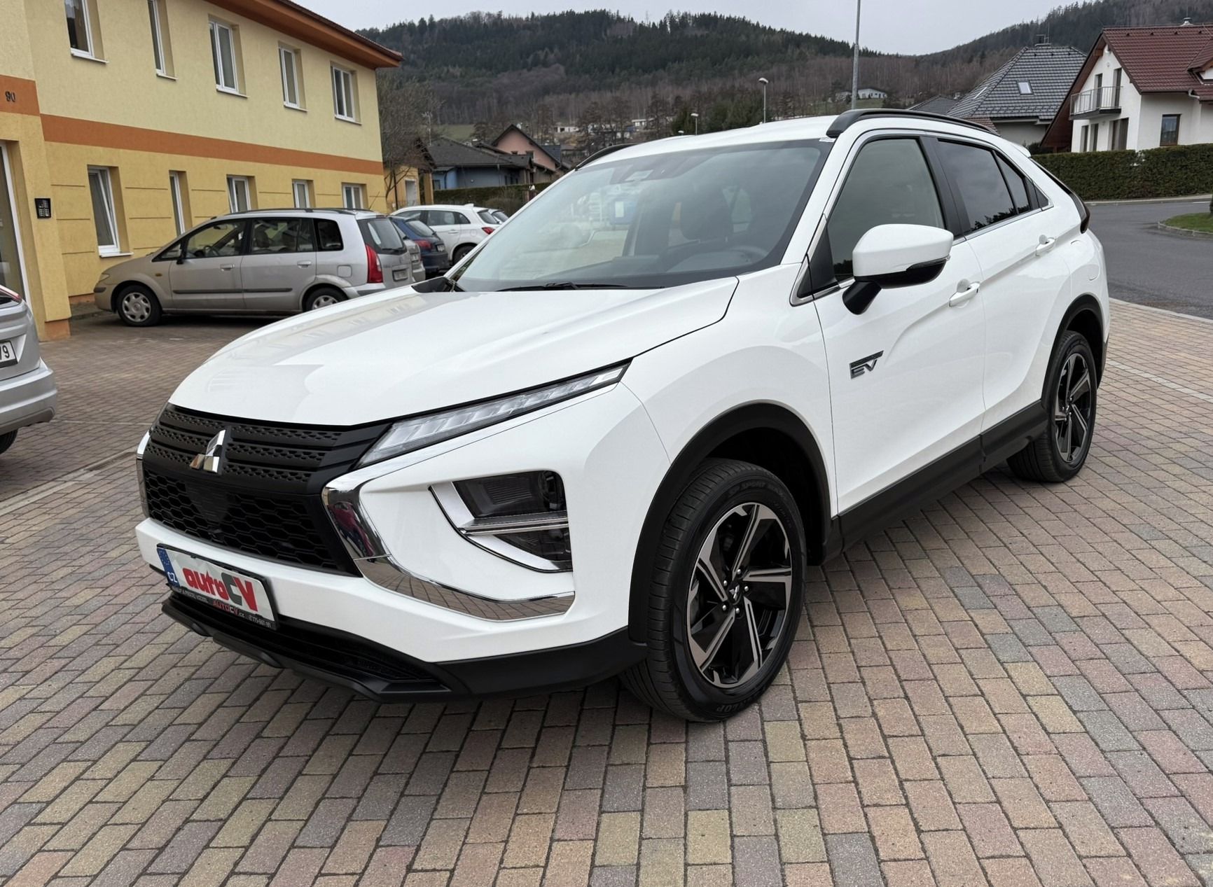 Mitsubishi Eclipse Cross, 2.4 PHEV 138kW 4x4 ZÁRUKA - fotka 2