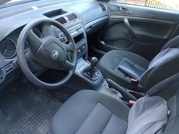 1.6, odřená ale dobře slouží