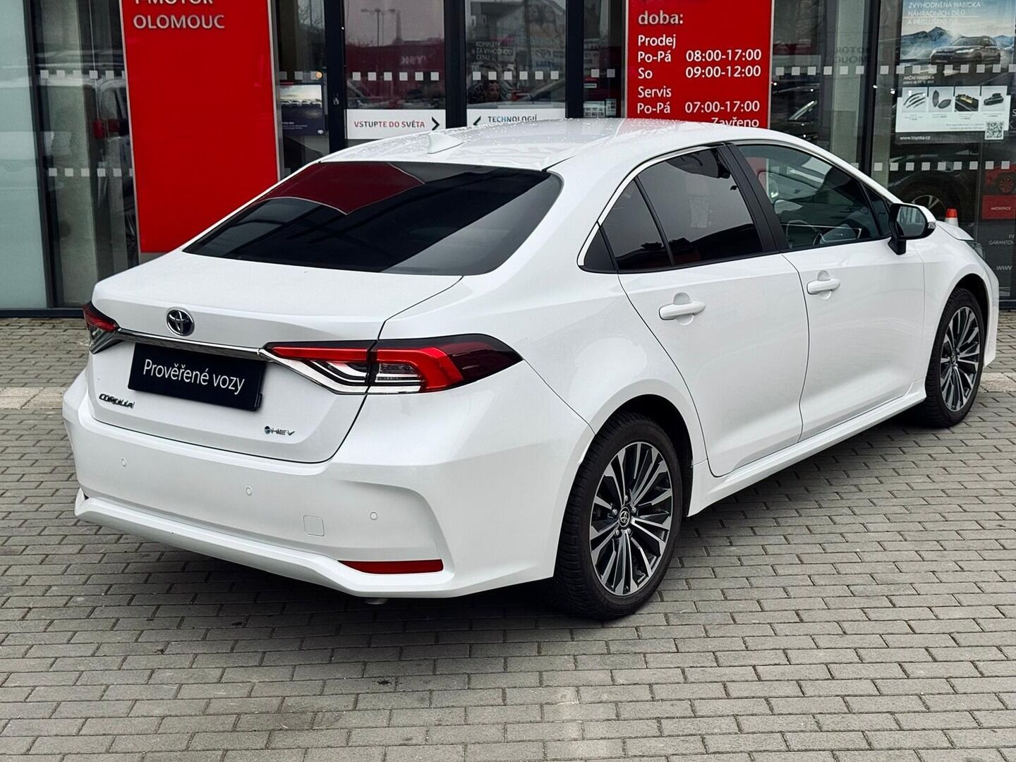 Toyota Corolla, 1,8 Hybrid Style Odběr 4/2026 - fotka 3