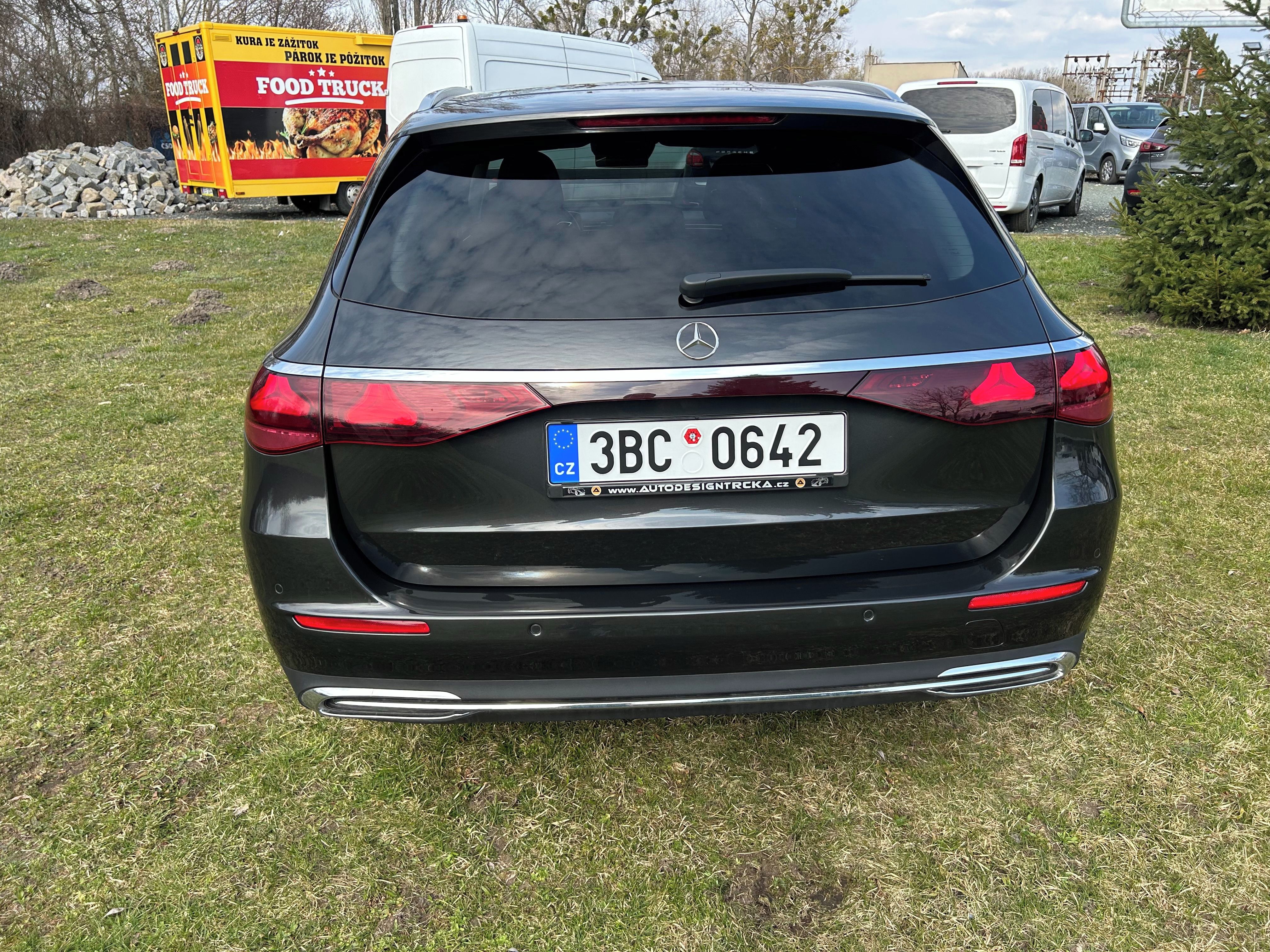 Mercedes-Benz Třídy E, E 200 - fotka 4