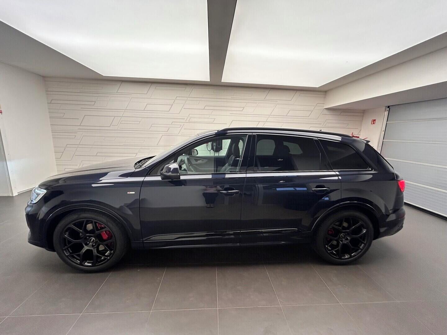 Audi Q7, SUV S line TDI quattro 210 kW - fotka 3