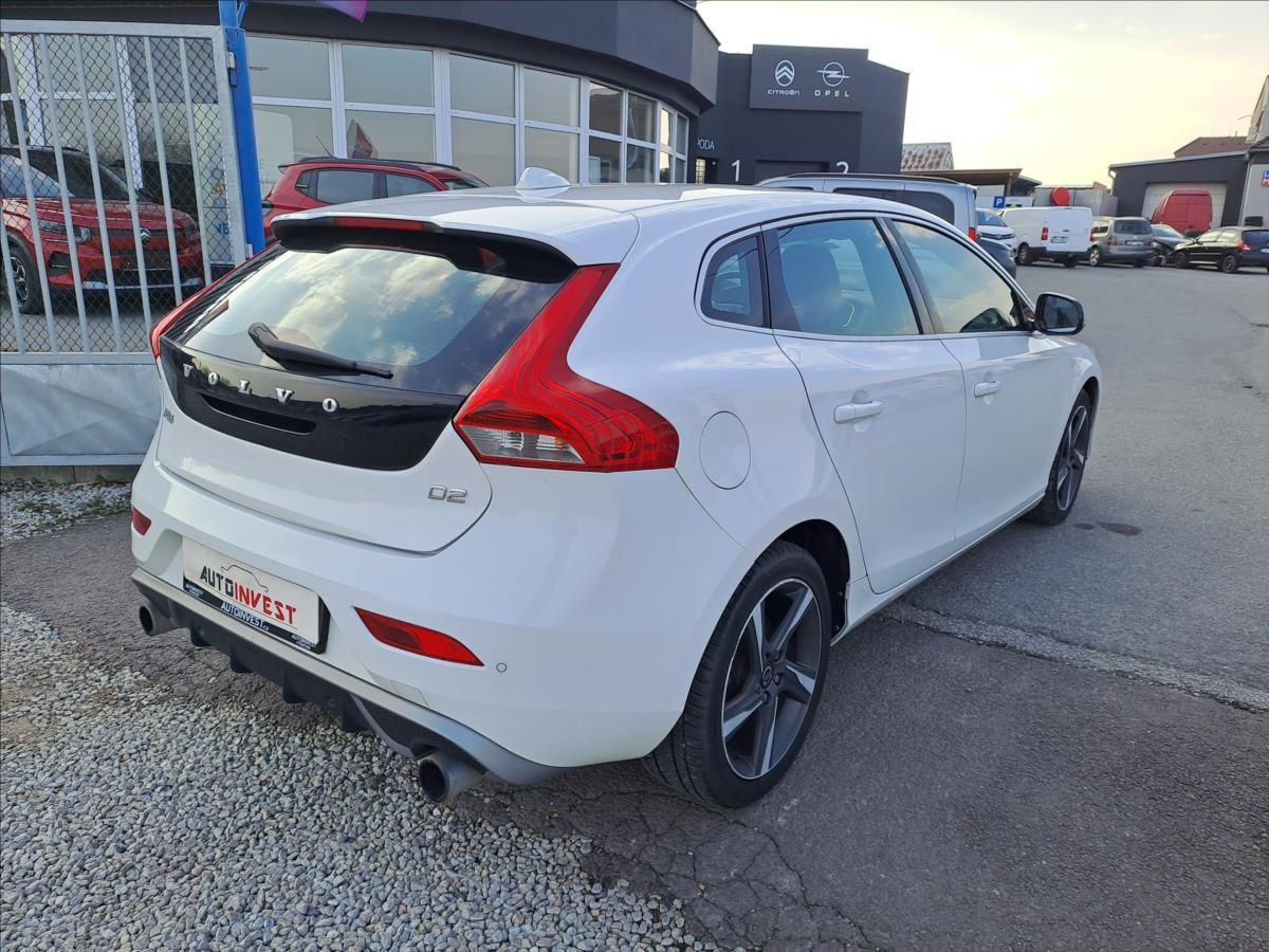 Volvo V40, 1,6 D2 R-DESIGN - fotka 3