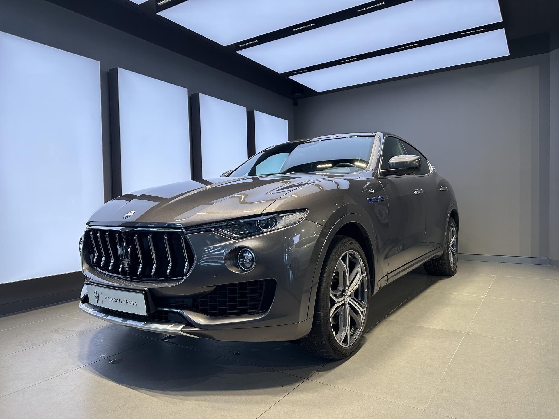 Maserati Levante, GT 330HP Zegna Interior