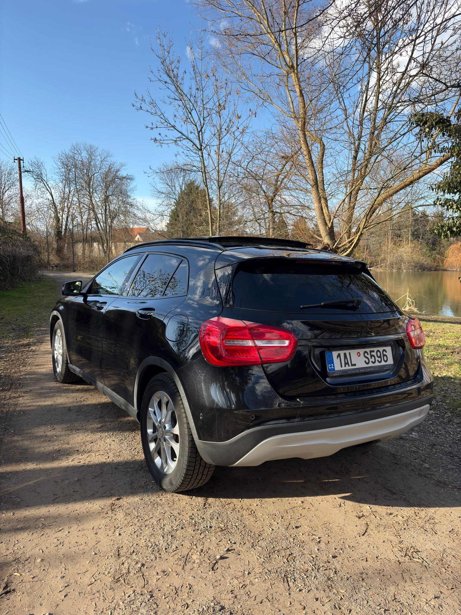 Mercedes-Benz GLA, Top výbava - fotka 4