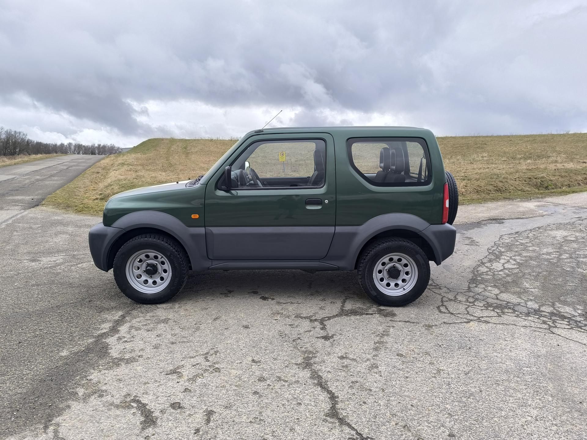 Suzuki Jimny, 1.3 4x4 DOLOŽENÉ KM,SERVISNÍ K - fotka 4