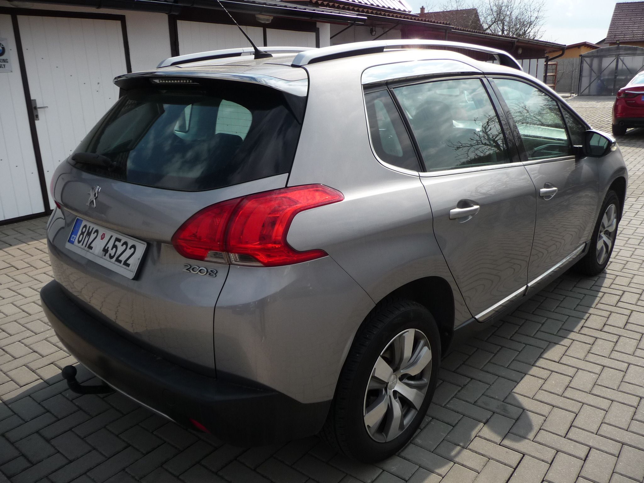 Peugeot 2008, 1,2 PureTech Allure sport - fotka 4