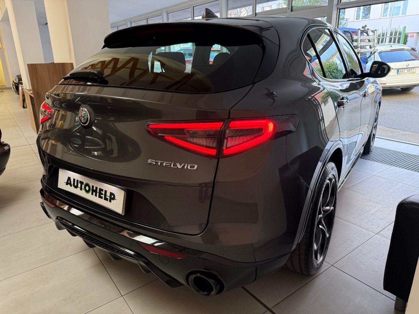 Alfa Romeo Stelvio, 2.2 210 HP Veloce 8AT Q4 - fotka 4