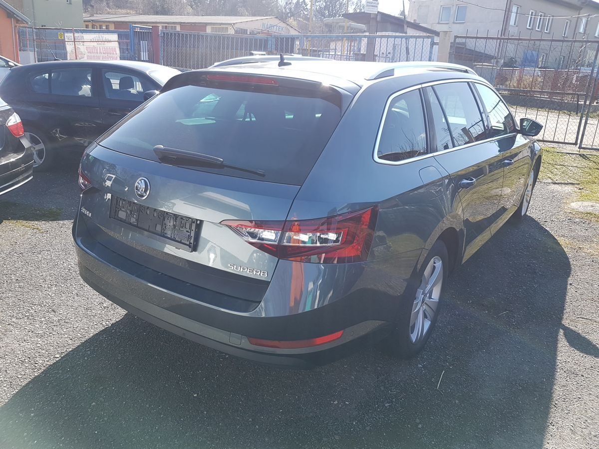 Škoda Superb, 2.0TDi 110KW DSG NAVI - fotka 6