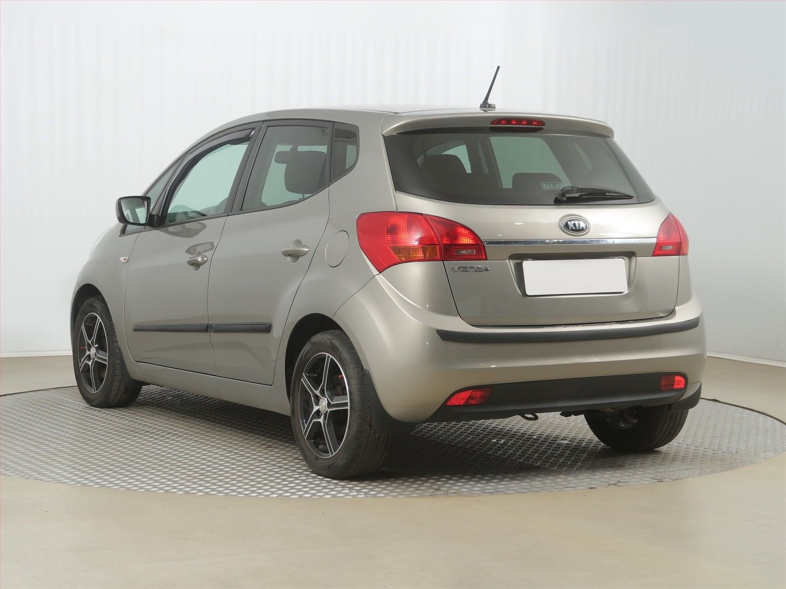 Kia Venga, 1.6 CVVT, NOVÁ CENA - fotka 4