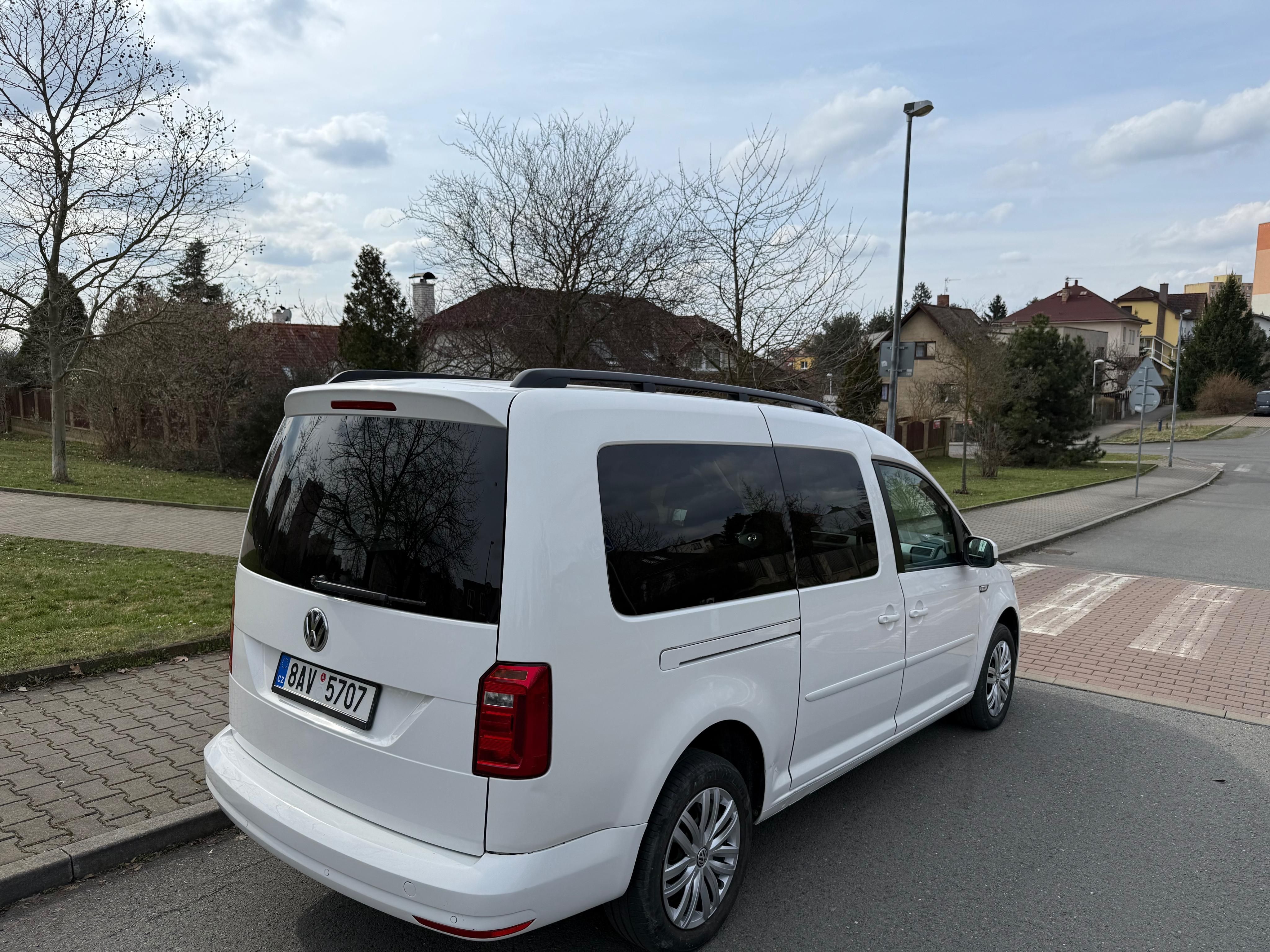 Volkswagen Caddy, Long 2.0tdi 7míst boh.výbava - fotka 4
