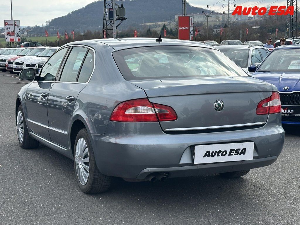 Škoda Superb, 1.4TSi,Xenon,AC - fotka 4