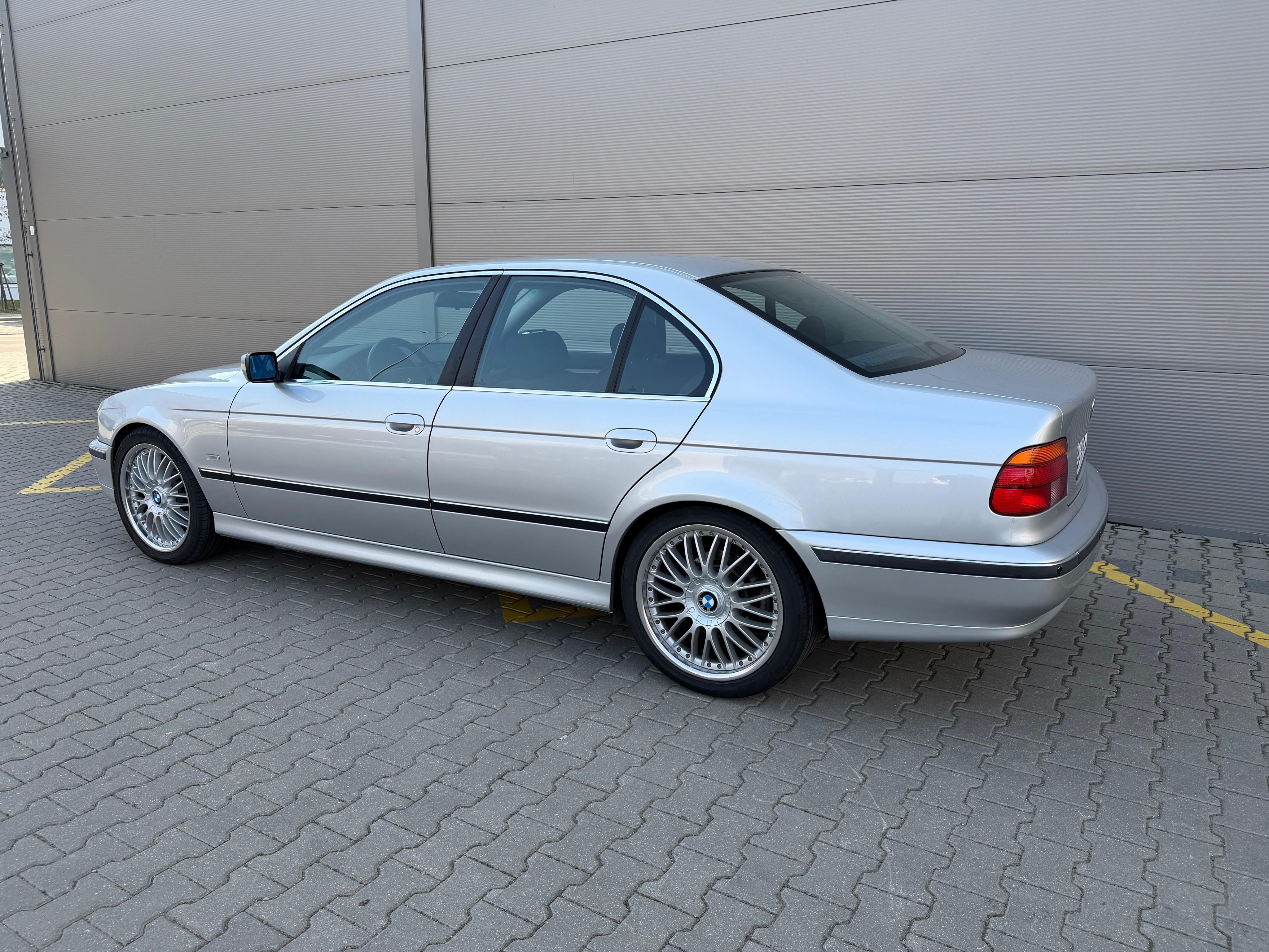 BMW Řada 5, 540i Manuál - fotka 4