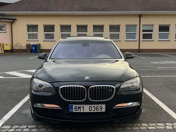 BMW 750Li xDrive F02