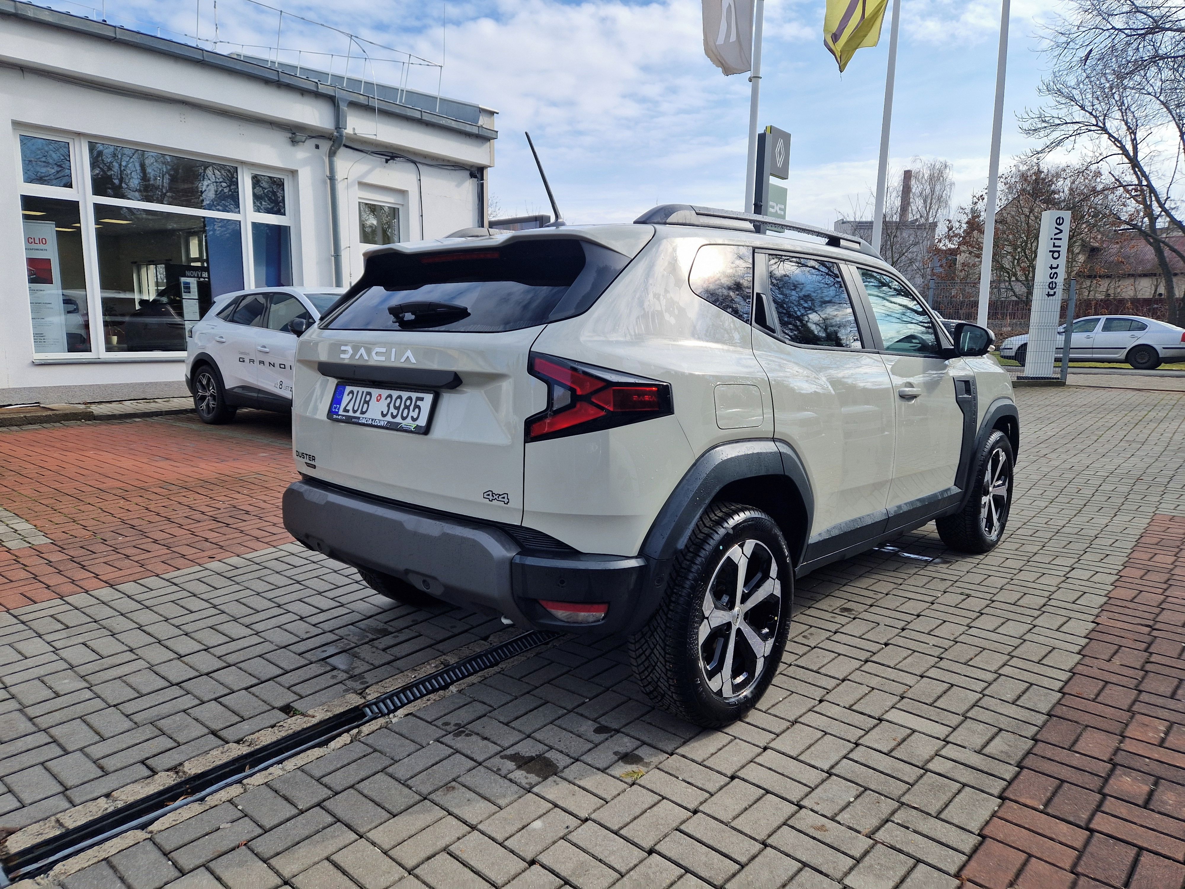 Dacia Duster, journey hybrid-G 150 4x4 - fotka 5
