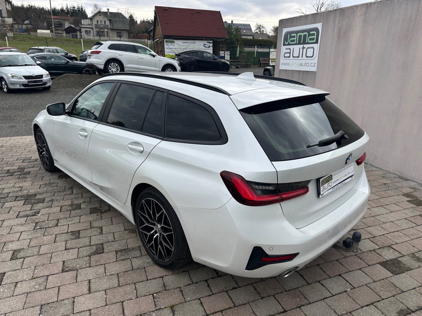BMW Řada 3, 320d 140kW X-Drive AT TAŽNÉ - fotka 5