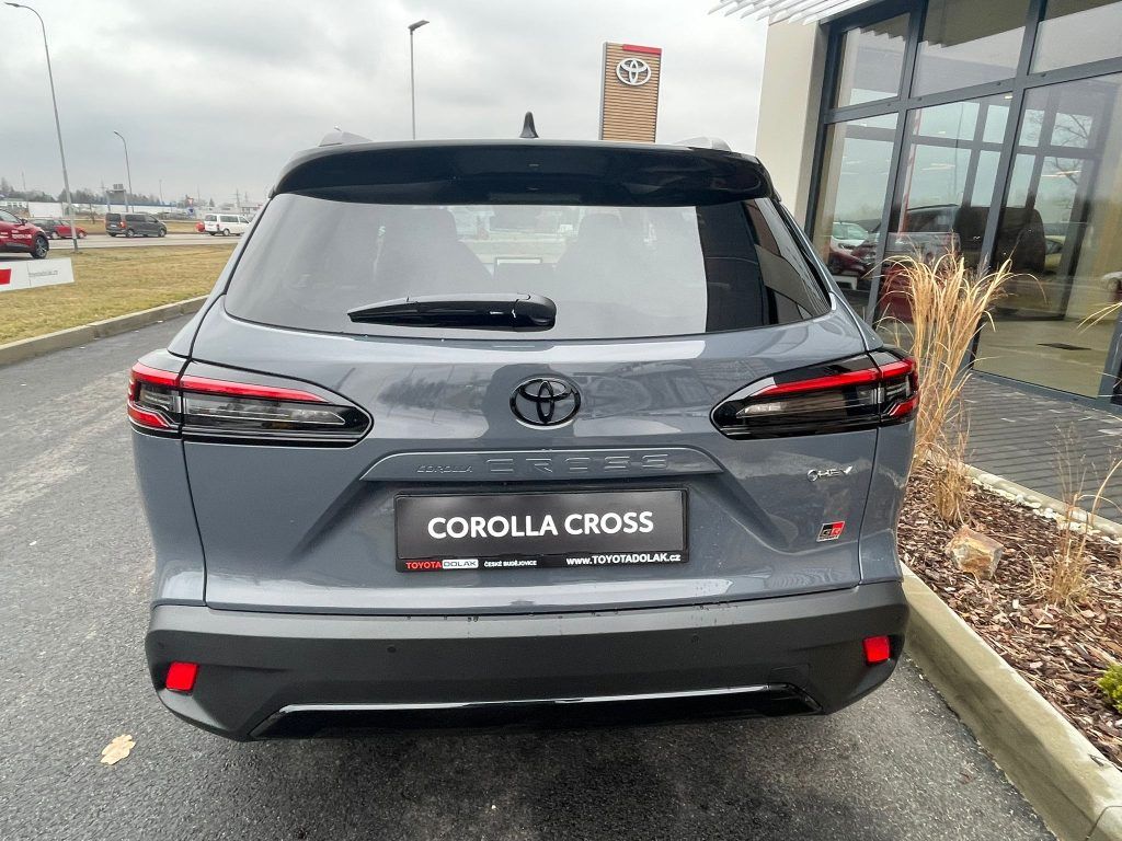 Toyota Corolla Cross, 2.0 Hybrid FWD GR SPORT VIP - fotka 5