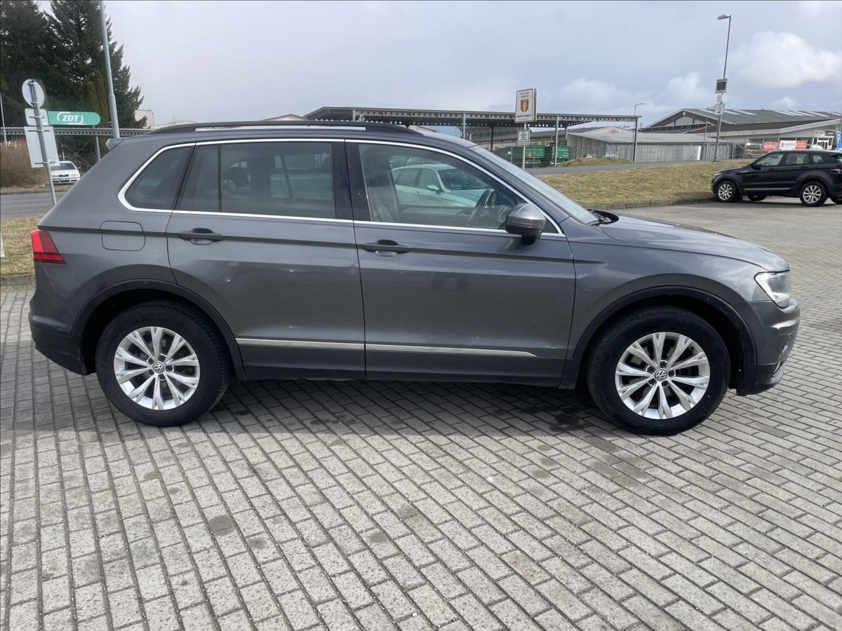 Volkswagen Tiguan, 2,0 TDi 110kw DSG 4-matic bez - fotka 5