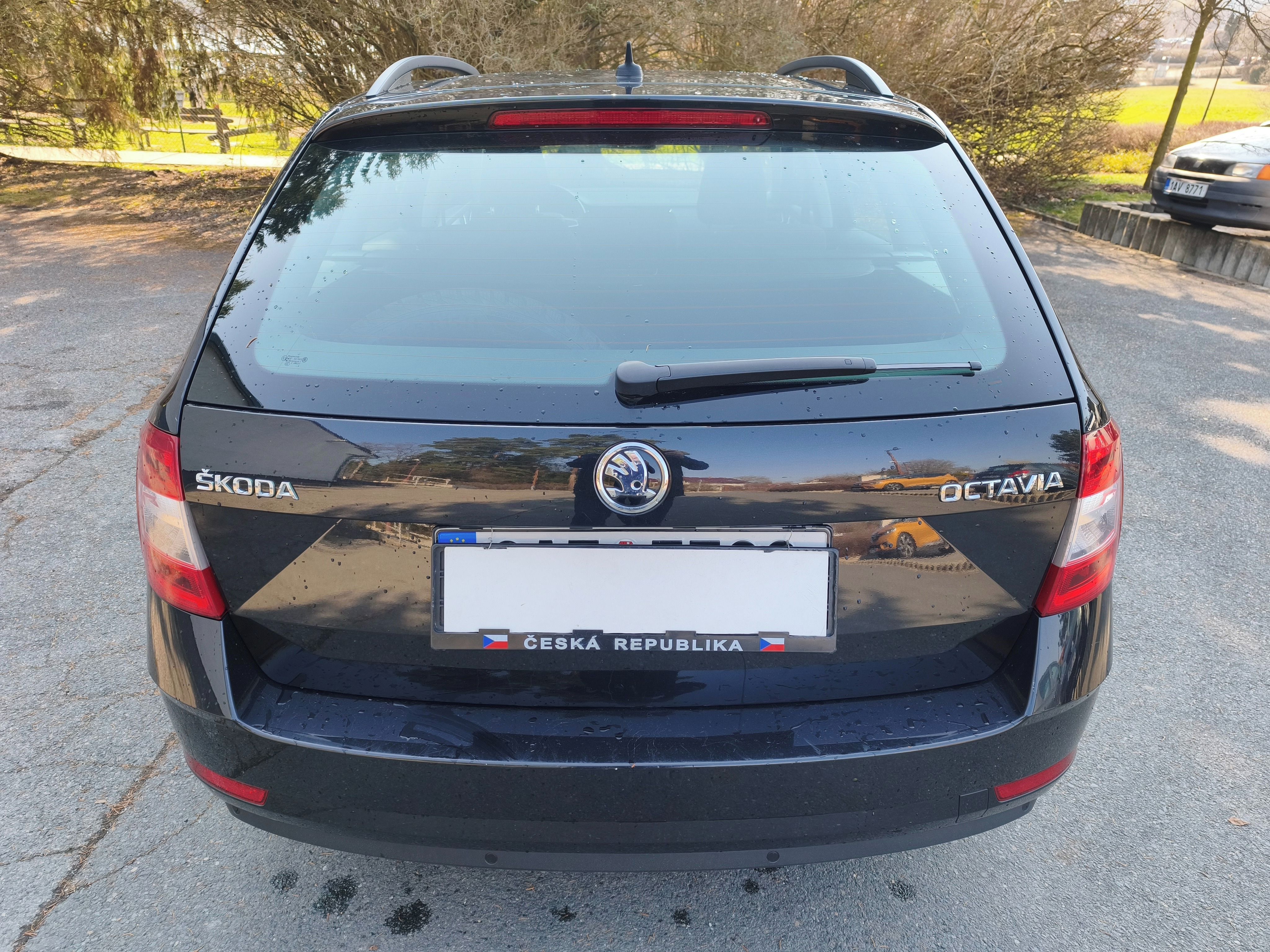 Škoda Octavia, 1.6 TDI  Ambition Plus ČR 1maj - fotka 6