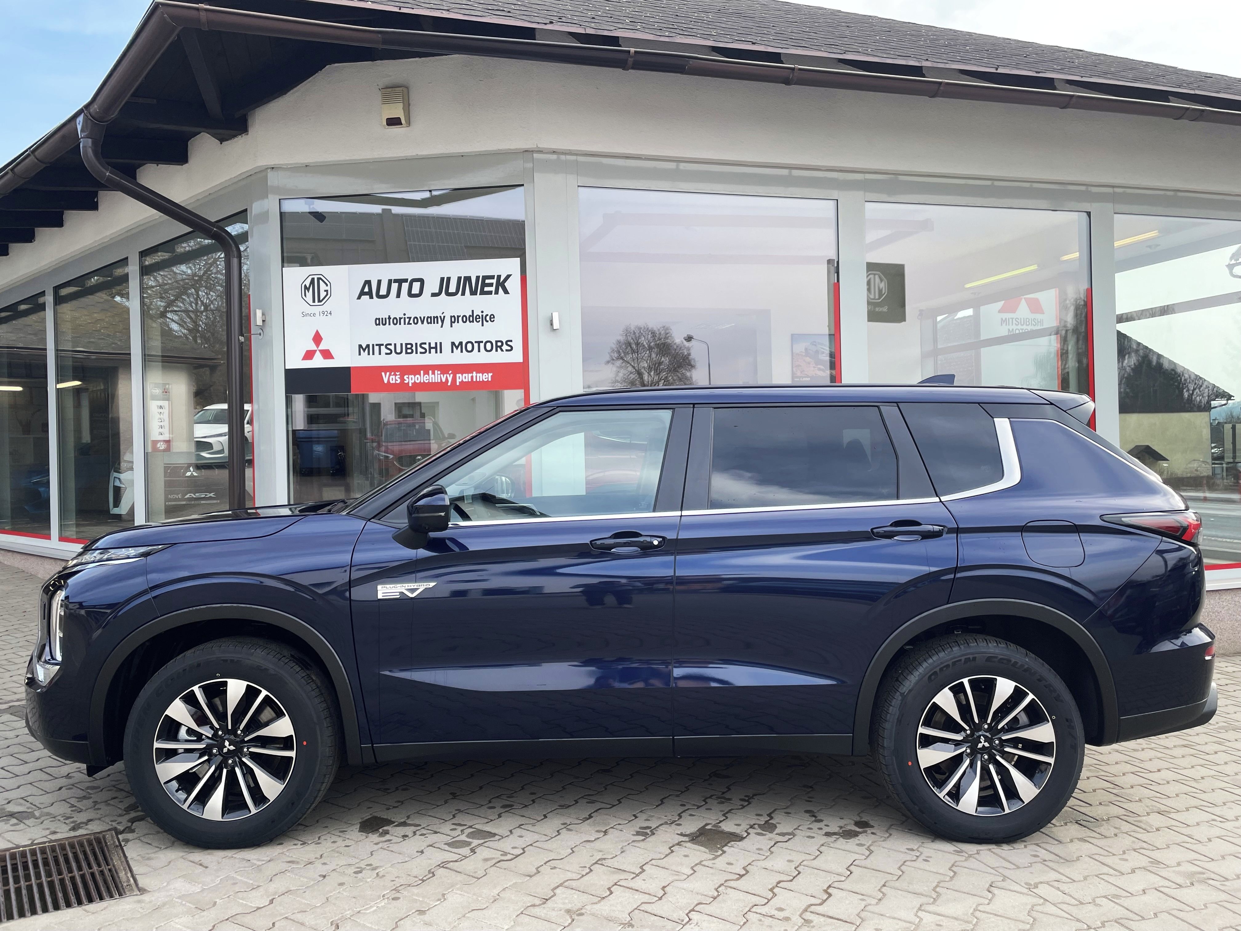 Mitsubishi Outlander, 2.4 PHEV INVITE - fotka 2