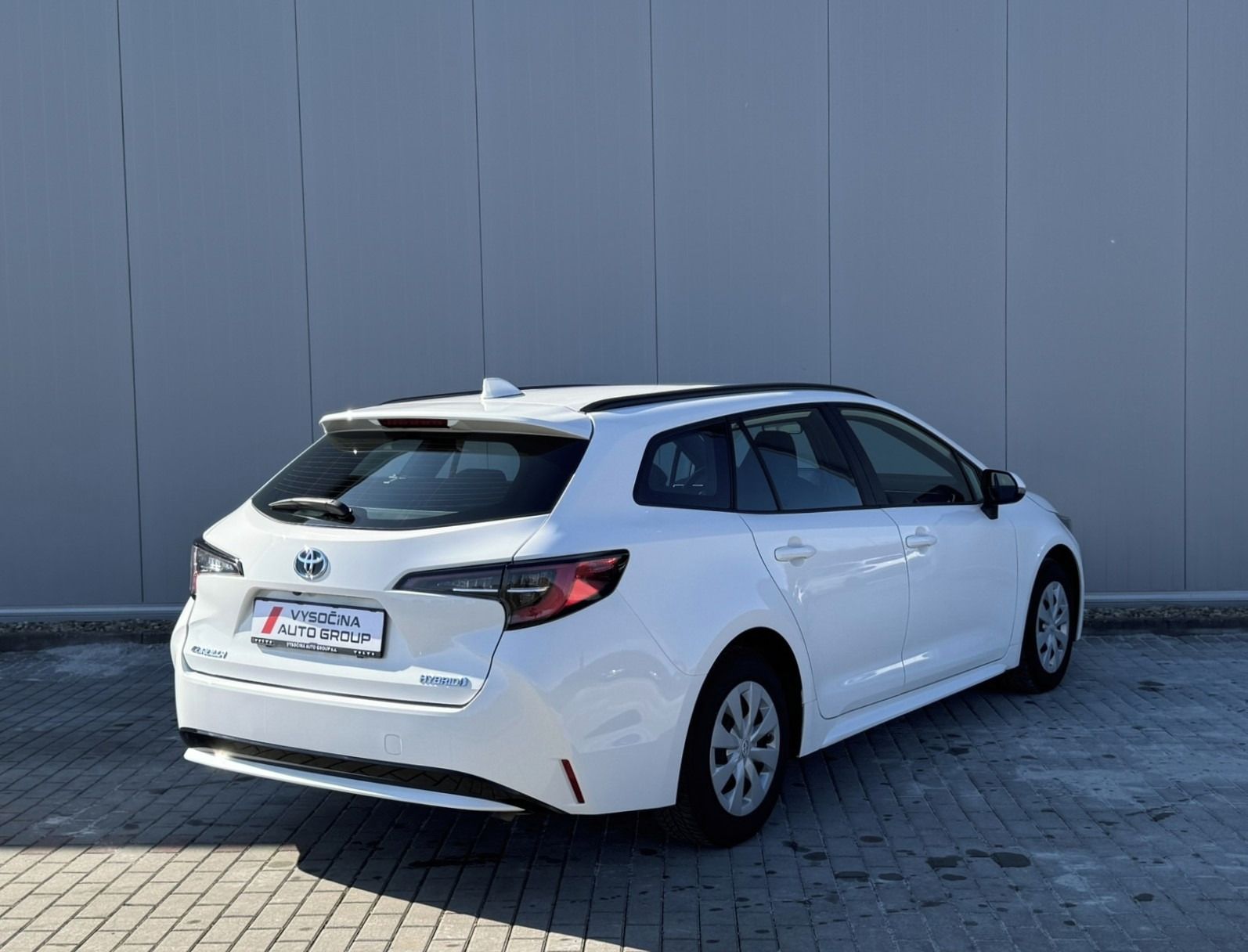 Toyota Corolla, 1.8 Hybrid e-CVT, servis, DPH - fotka 4