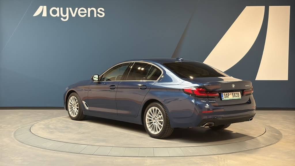 BMW Řada 5, 2.0 520i AT - fotka 3