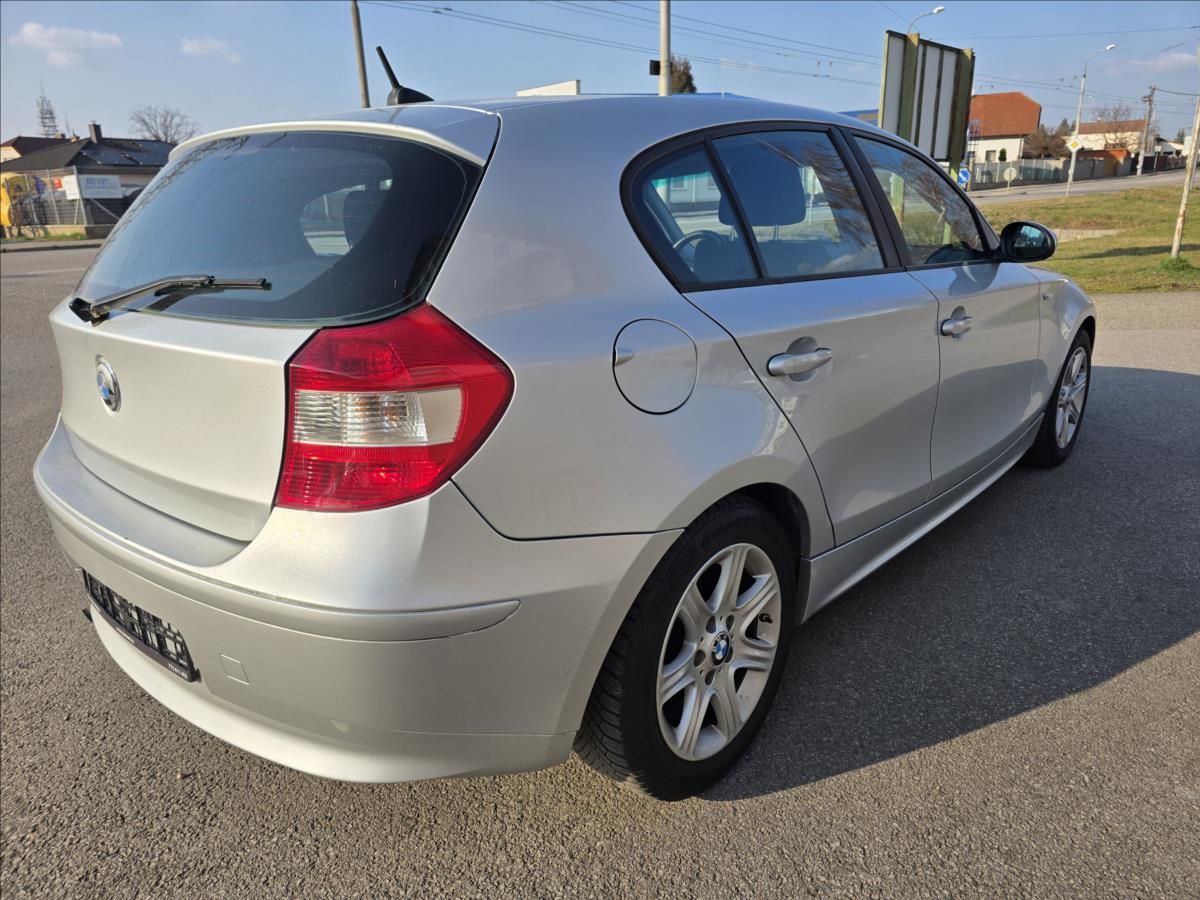 BMW Řada 1, 2,0 118D 89KW KLIMA EL. OKNA - fotka 6
