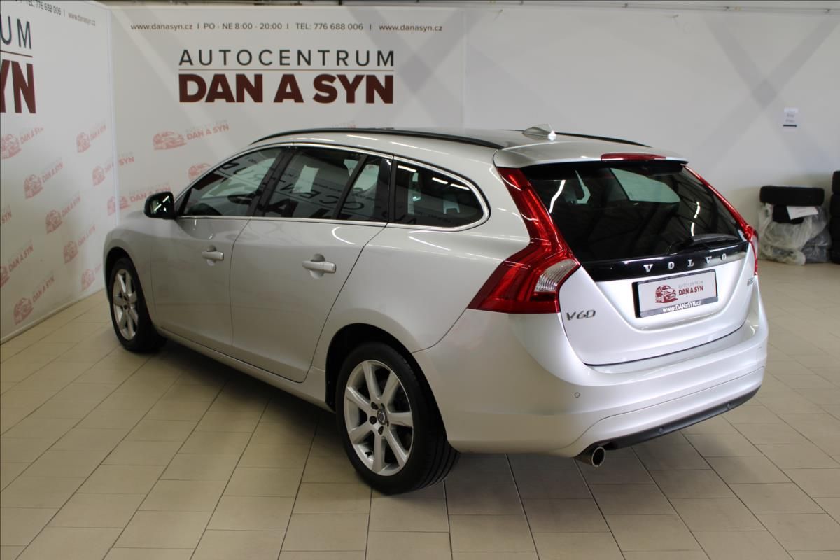 Volvo V60, 2,0 D3 Geartronic Momentum - fotka 6