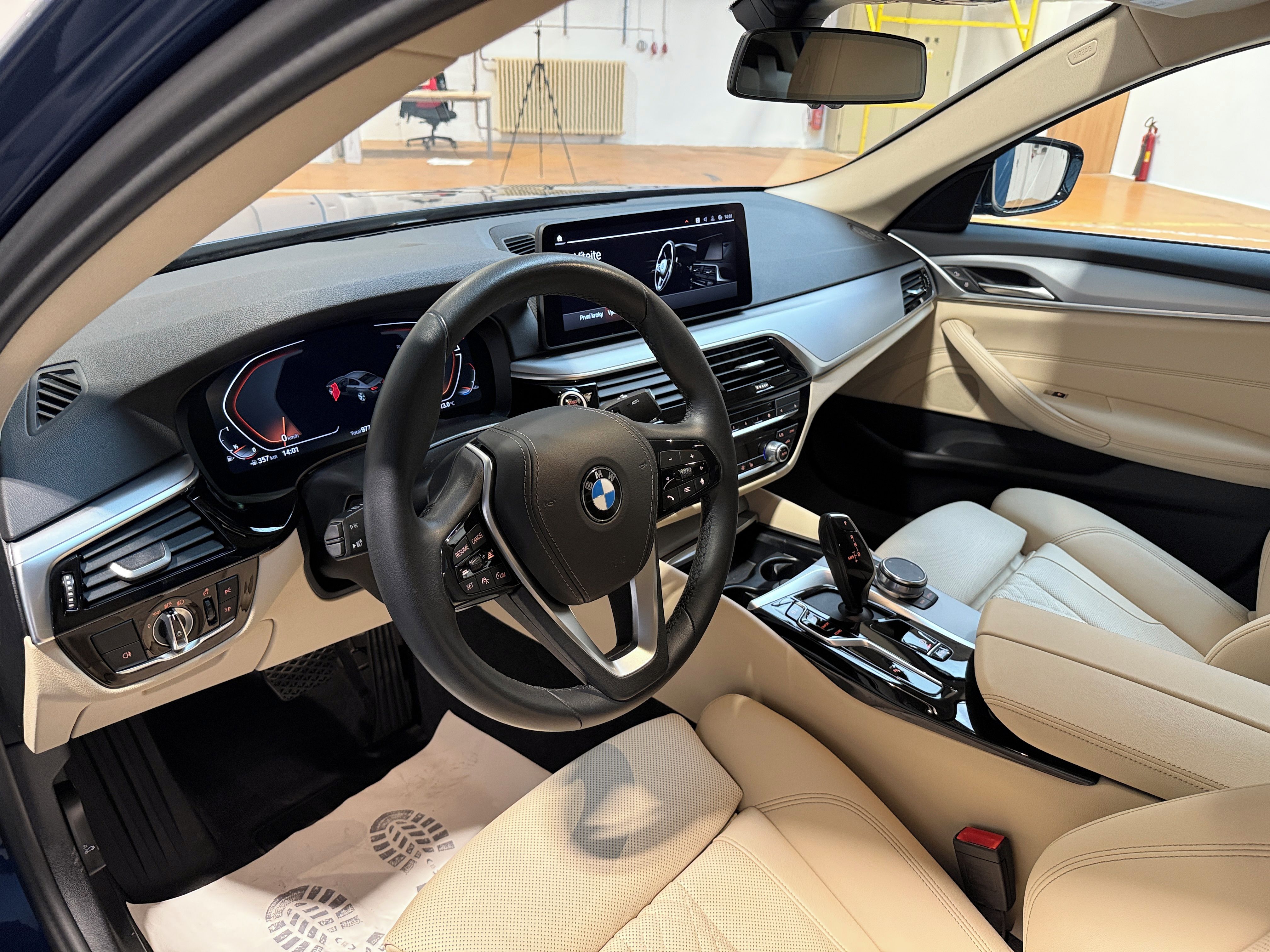 BMW Řada 5, 2.0 520i AT - fotka 5