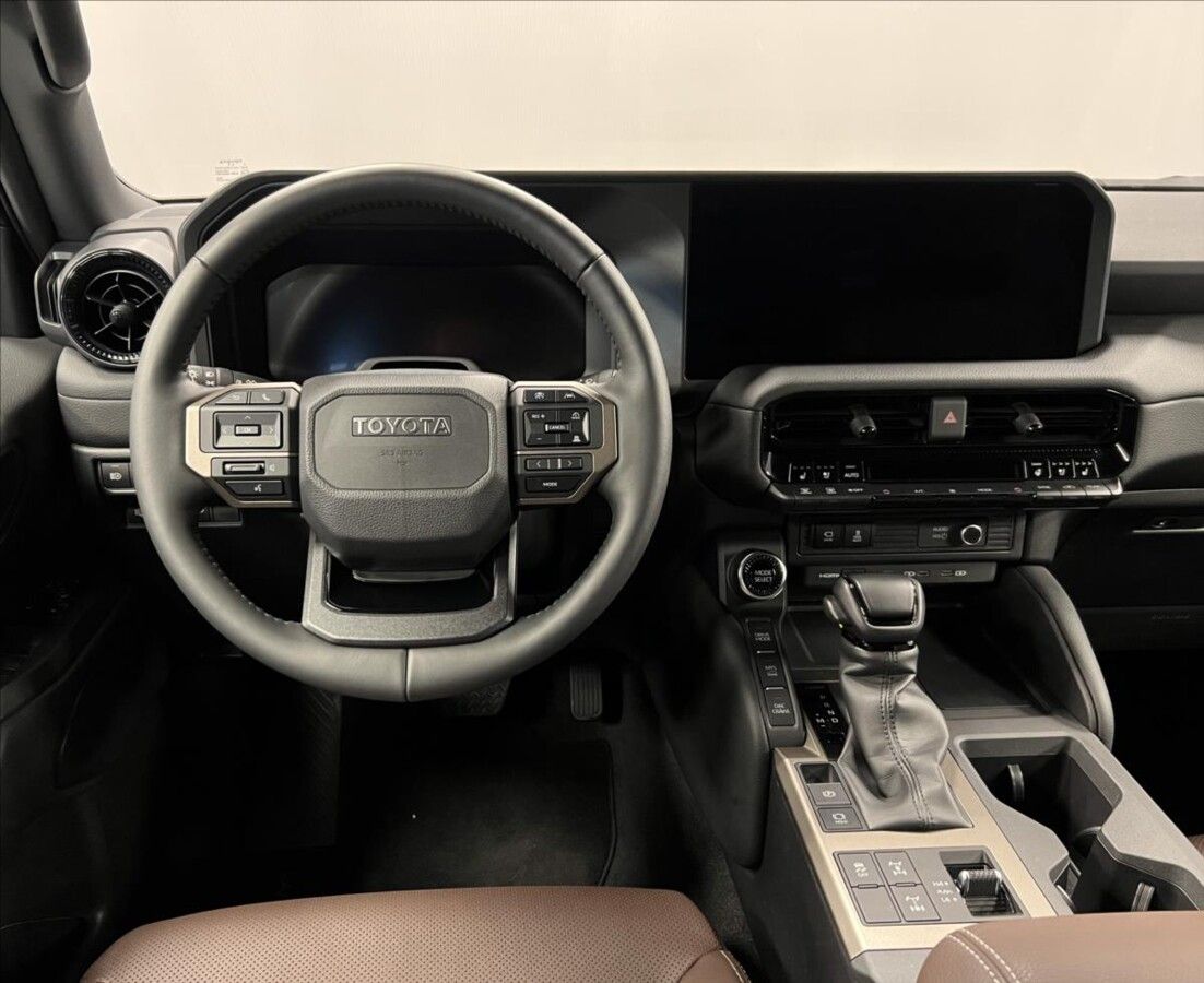 Toyota Land Cruiser, 2,8 AT INVINCIBLE - fotka 5
