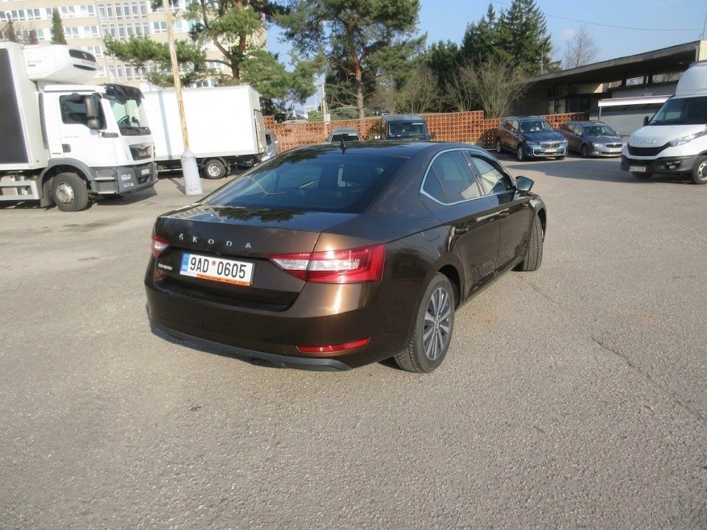 Škoda Superb, 2.0 TDI 110kW  Style DSG, tažn - fotka 5