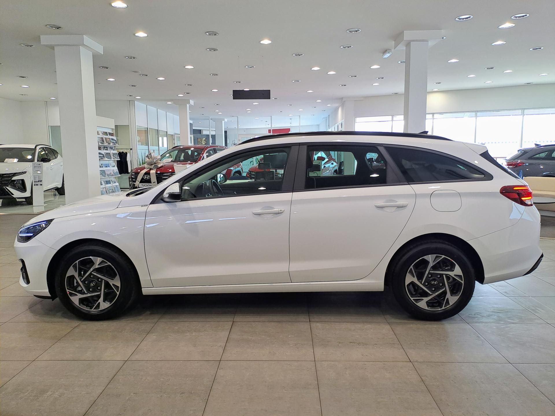 Hyundai i30, 1,6 T-GDI DCT GO CZECH - fotka 4