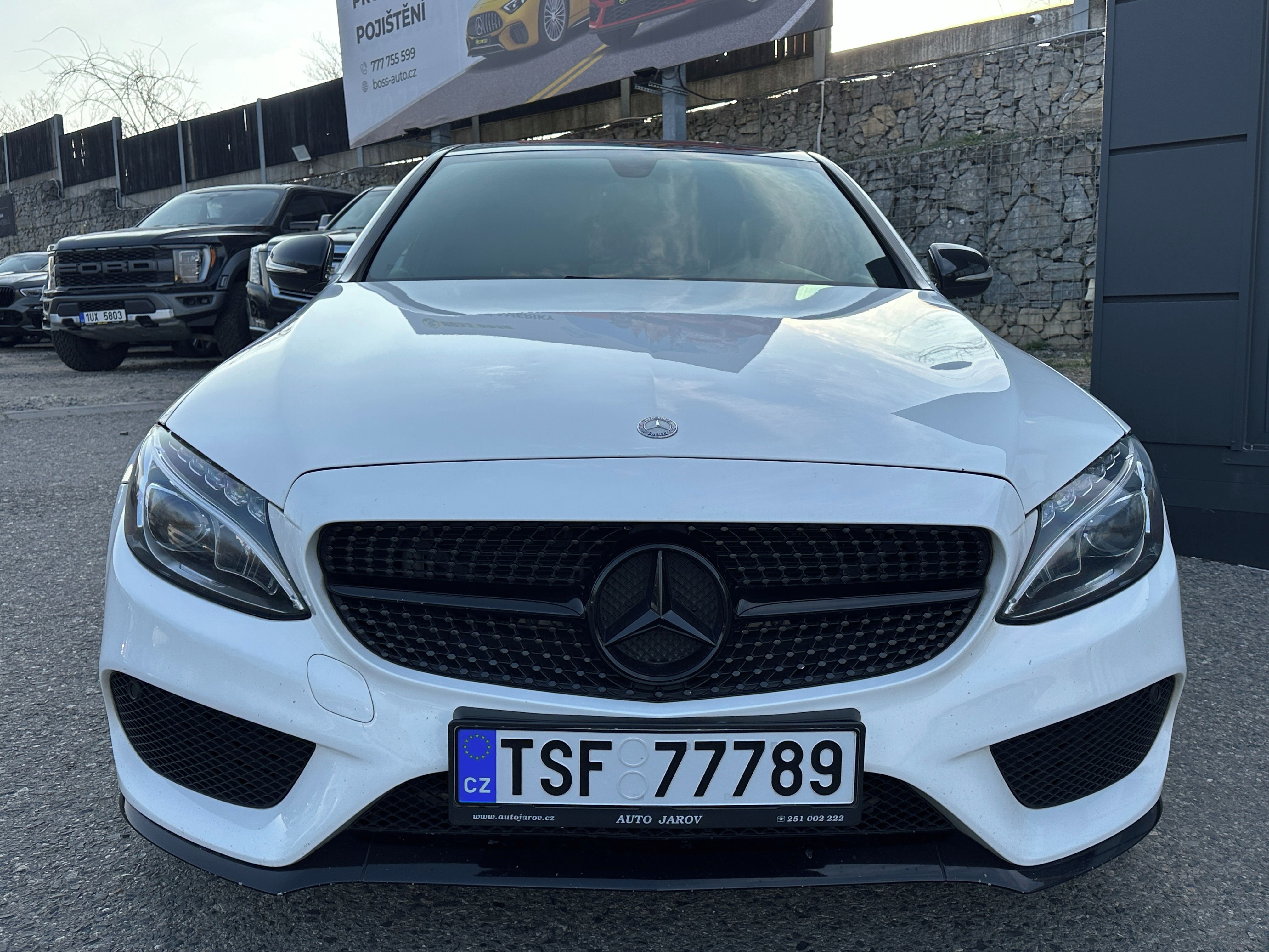 Mercedes-Benz Třídy C, Mercedes-Benz C300 4Matic 2015 - fotka 2