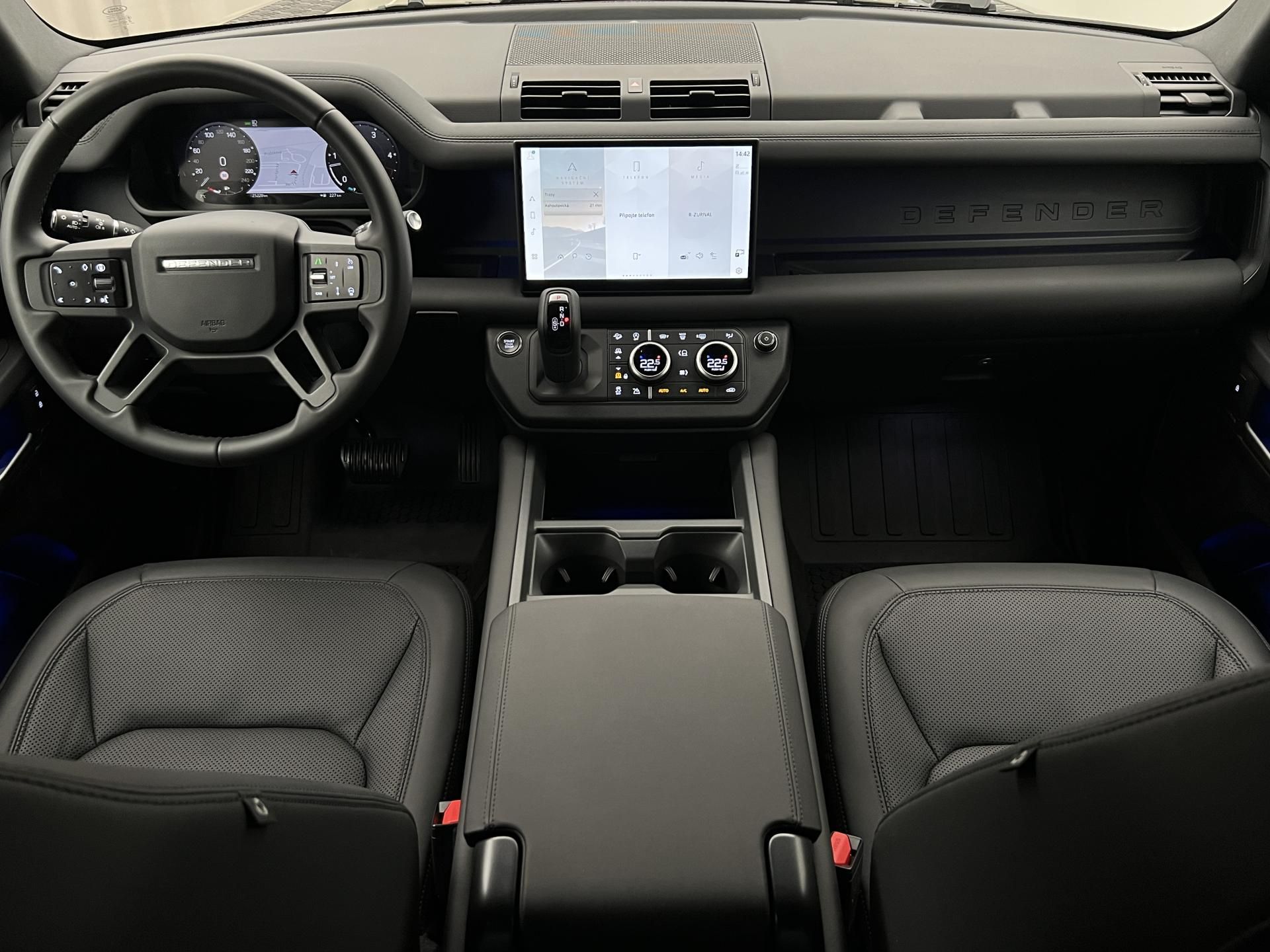 Land Rover Defender, 110 D300 X-DYNAMIC SE AWD AUT - fotka 2