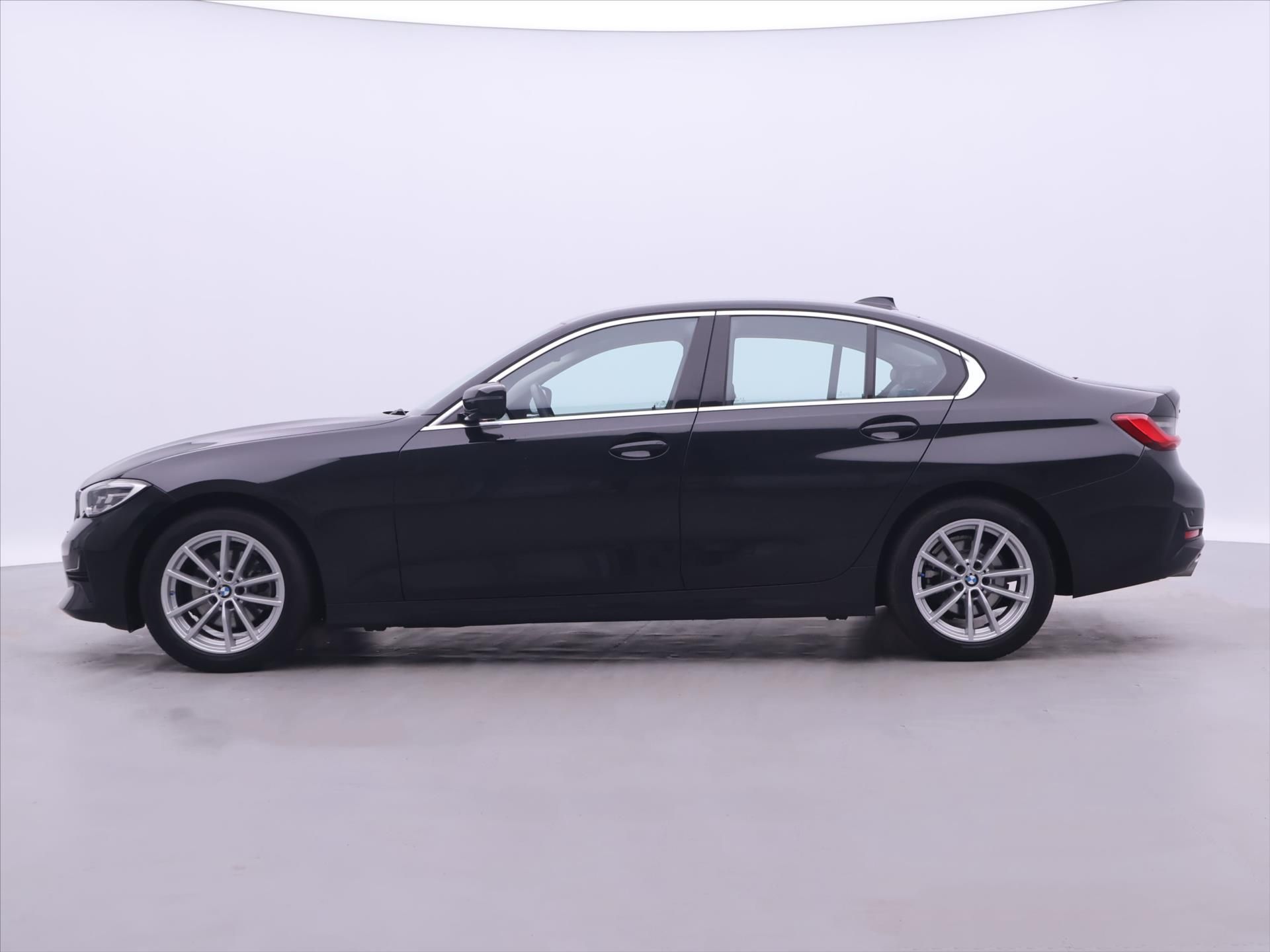 BMW Řada 3, 2,0 320d 140kW xDrive CZ - fotka 4