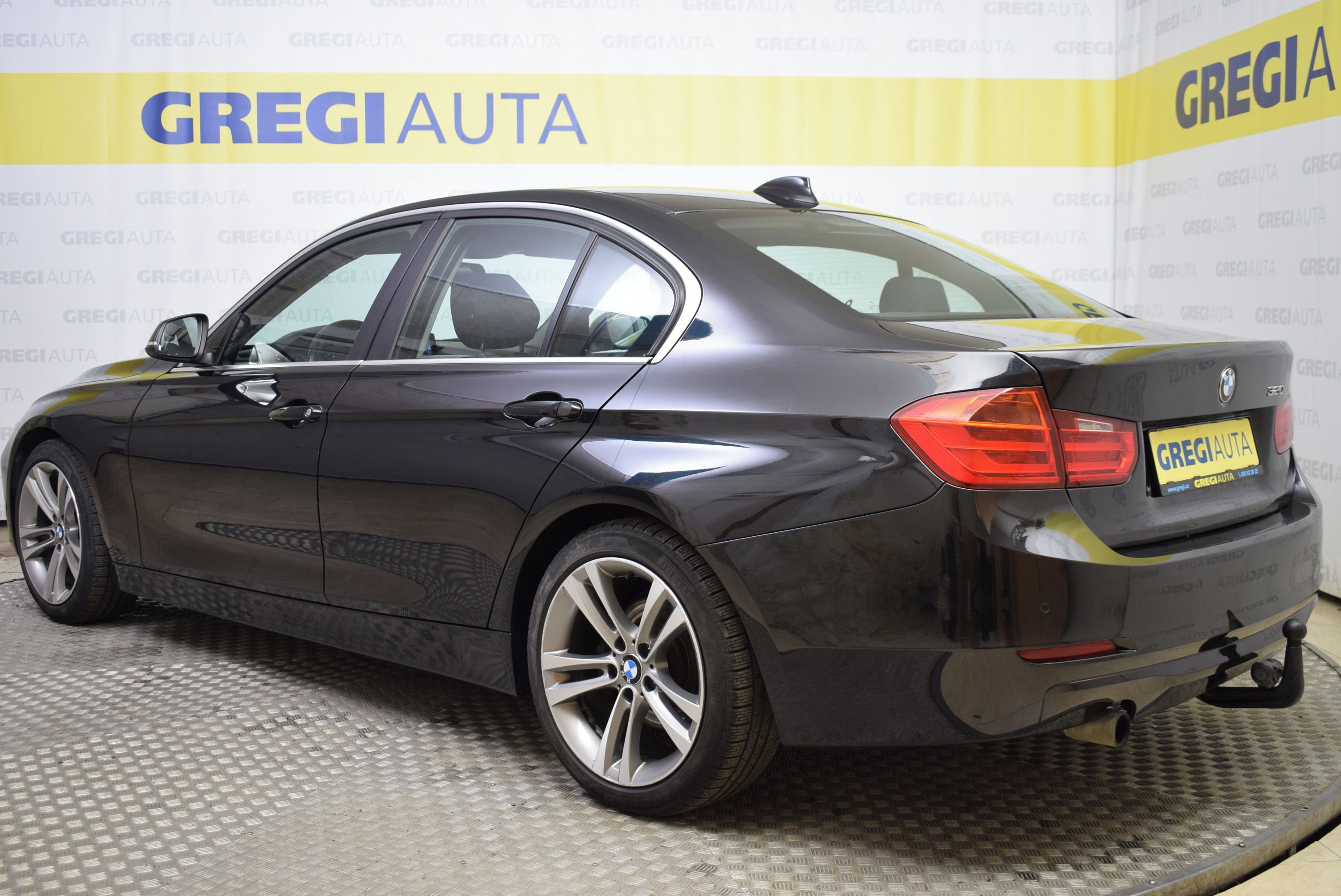 BMW Řada 3, 1,6 320i PO VELKÉM SERVISU - fotka 5