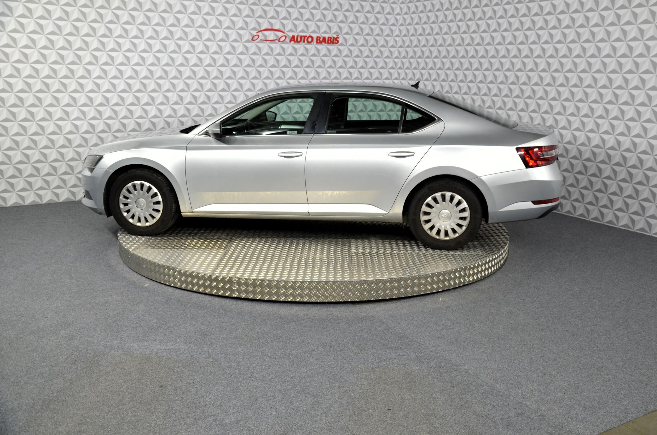 Škoda Superb, 2.0TDi 110kw Ambition - fotka 5