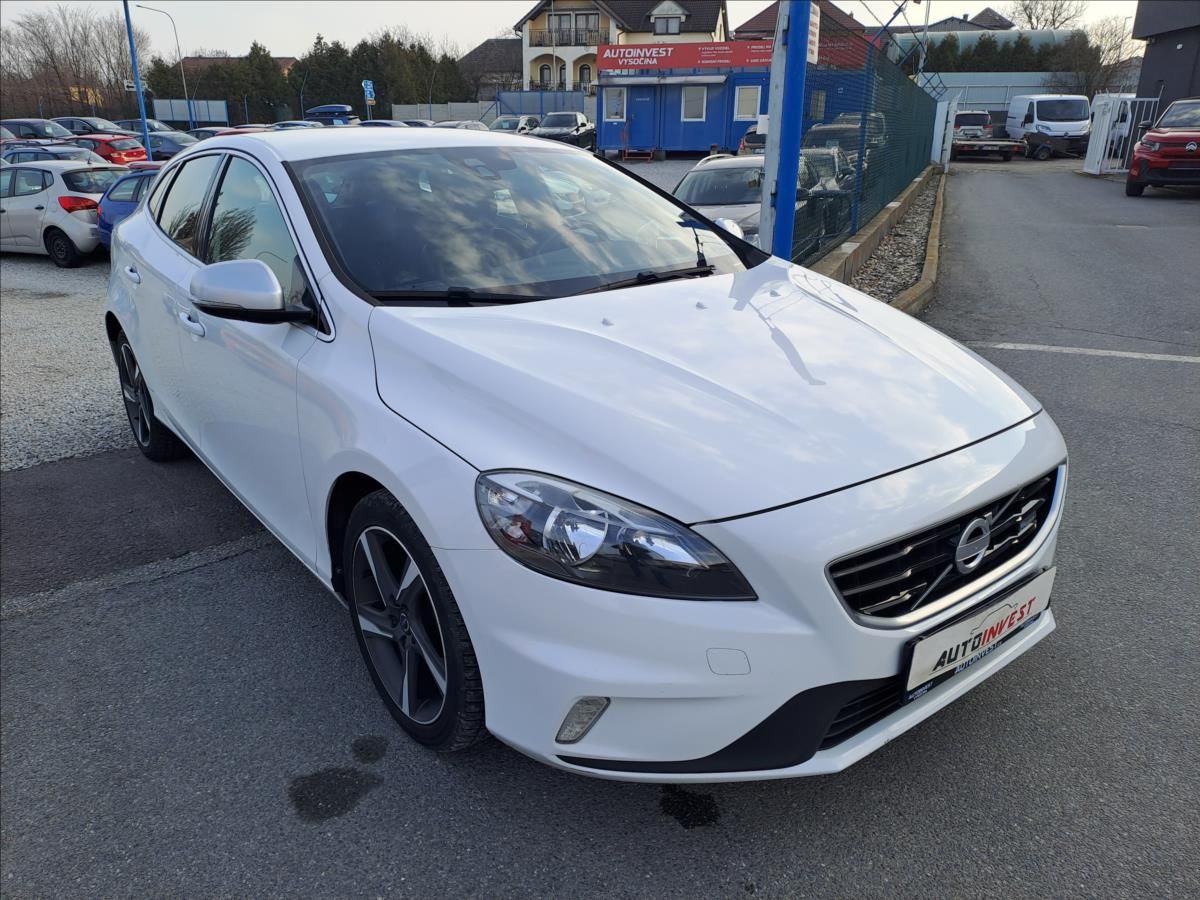 Volvo V40, 1,6 D2 R-DESIGN - fotka 2