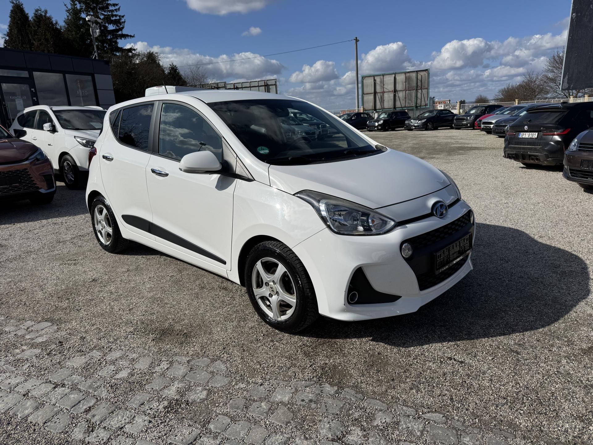 Hyundai i10, 1.2 64KW 1.Majitel 104000km! - fotka 2