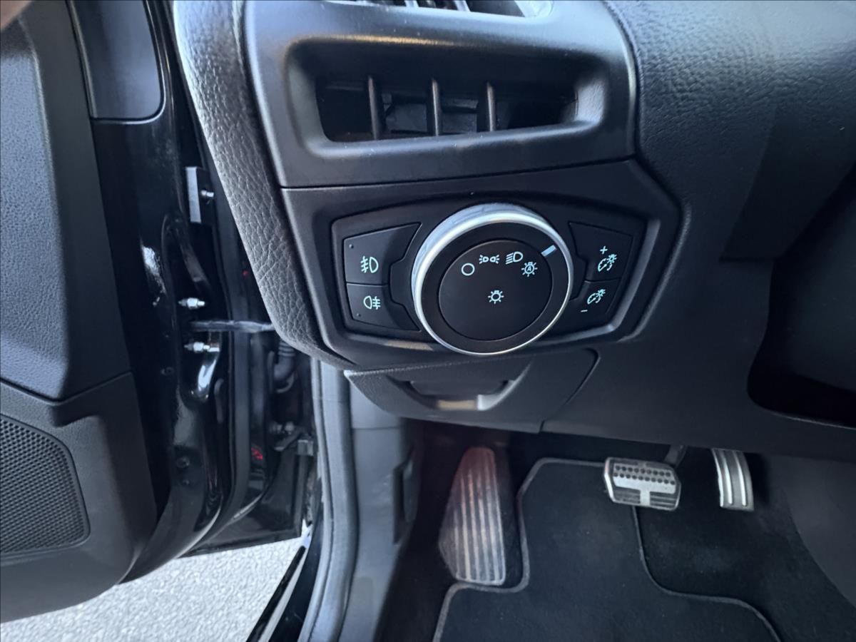 Ford Focus, 2,0 TDCi 136kW ST,AT,Xen,Šíbr - fotka 6