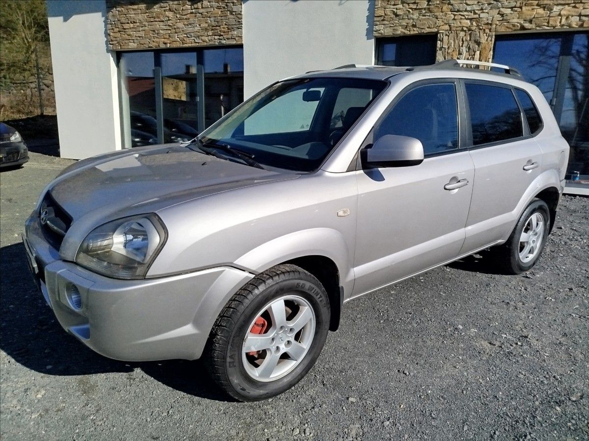 Hyundai Tucson, 2,0 i 104kW, BOHATÁ VÝBAVA - fotka 2