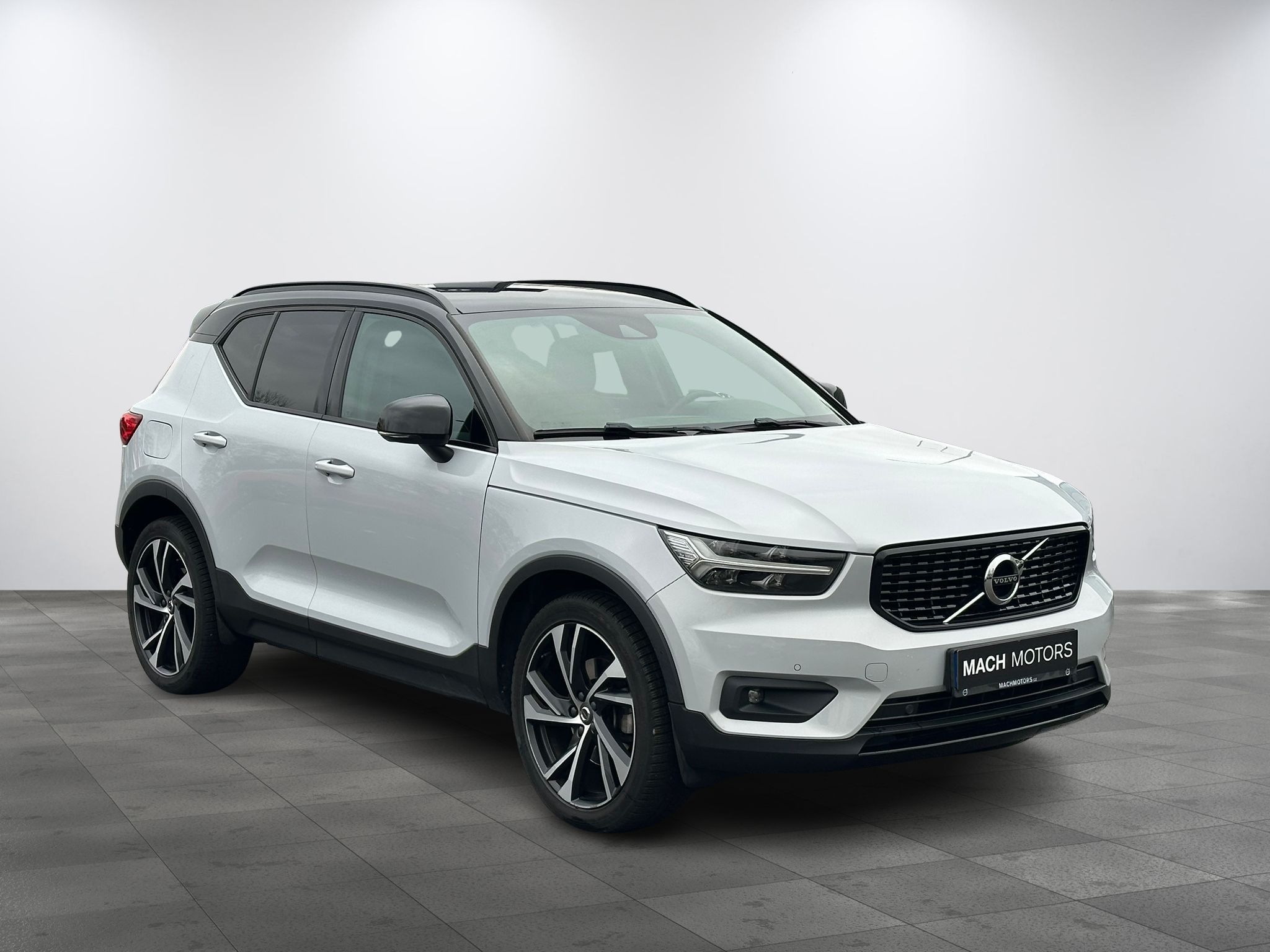 Volvo XC40, B4 R-Design - fotka 2