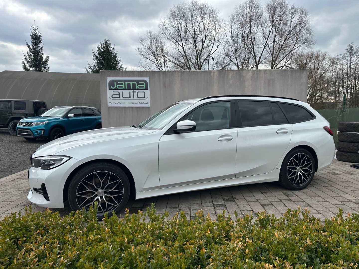BMW Řada 3, 320d 140kW X-Drive AT TAŽNÉ - fotka 4