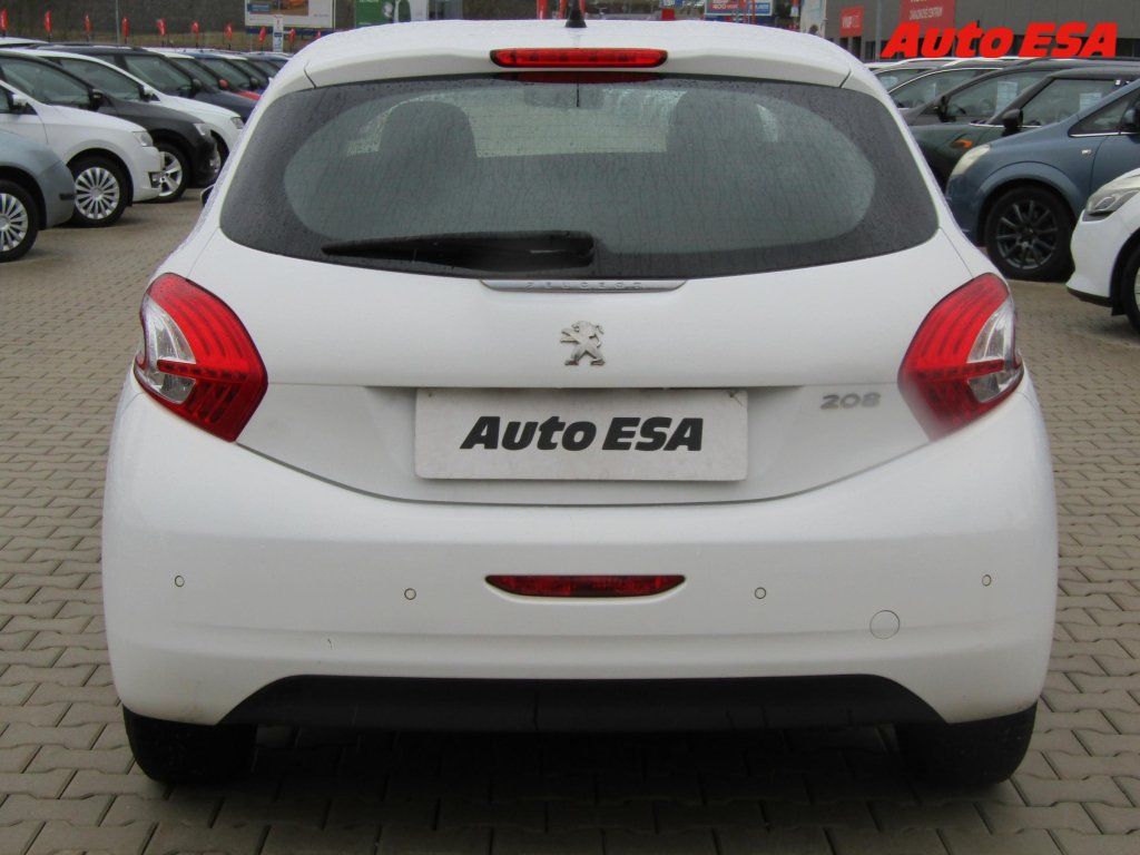 Peugeot 208, 1.2i,1.maj,ČR,AC,temp - fotka 5
