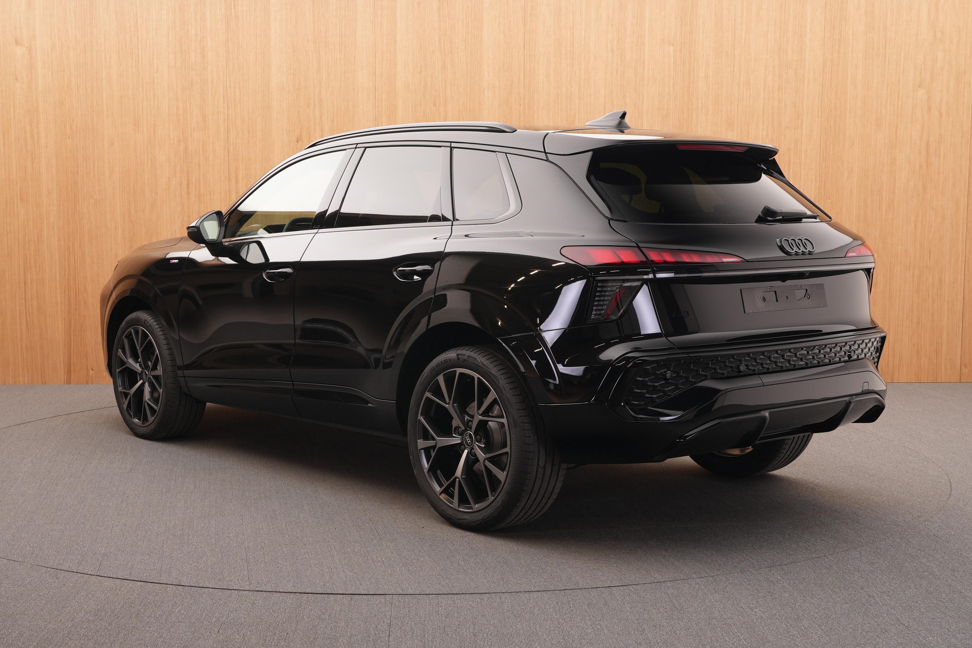 Audi Q3, S line  35 TFSI 110 kW - fotka 3