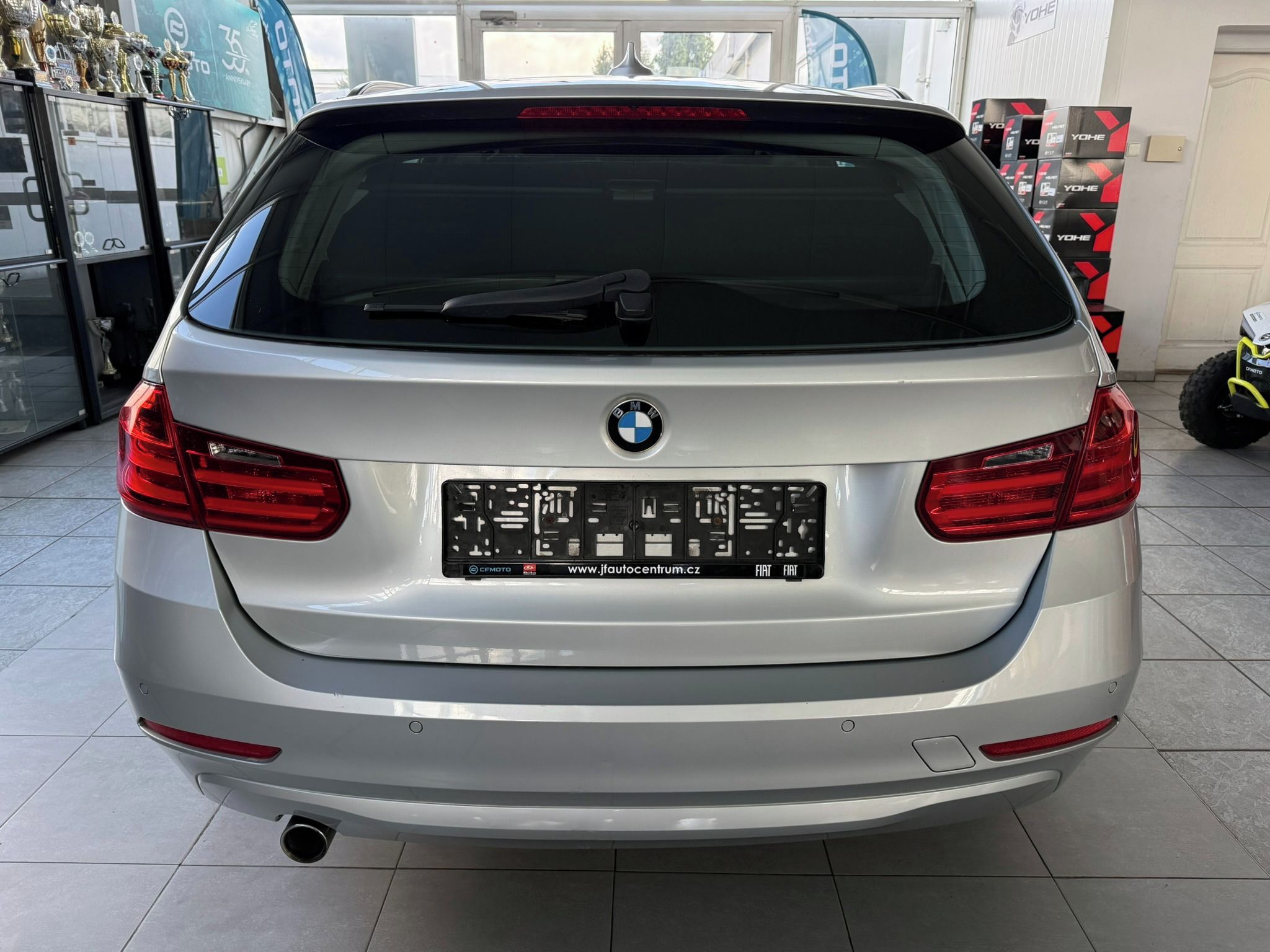 BMW Řada 3, 320d xDrive Touring 2.0 135 kW - fotka 6