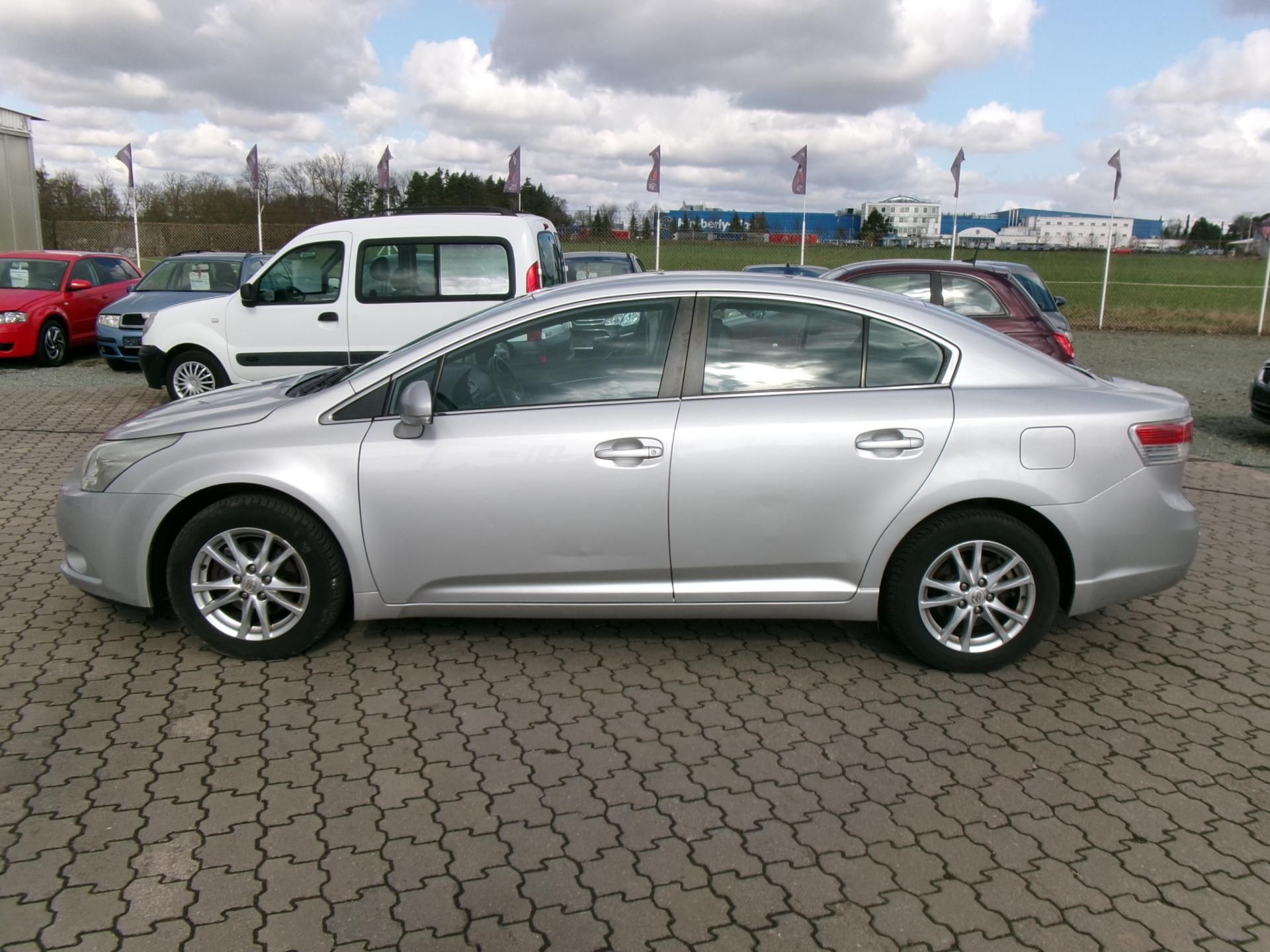 Toyota Avensis, 1.6i 97kw,serviska - fotka 4