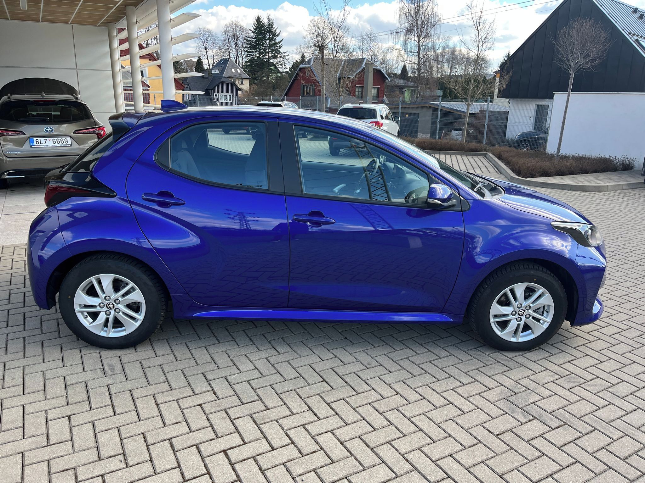 Toyota Yaris, 1.5 Hybrid e-CVT Comfort - fotka 6