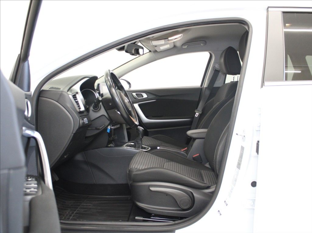 Kia Cee´d, 1,6 CRDi 100kW Exclusive ČR - fotka 6