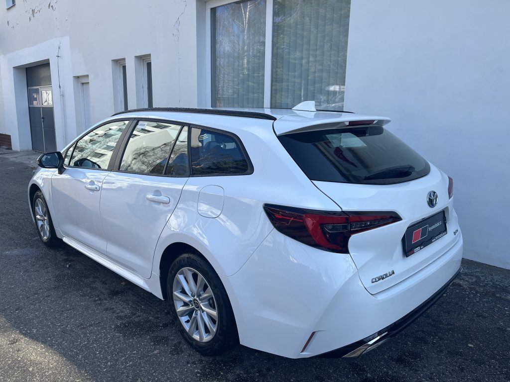 Toyota Corolla, 1.8 hybrid Comfort - fotka 5